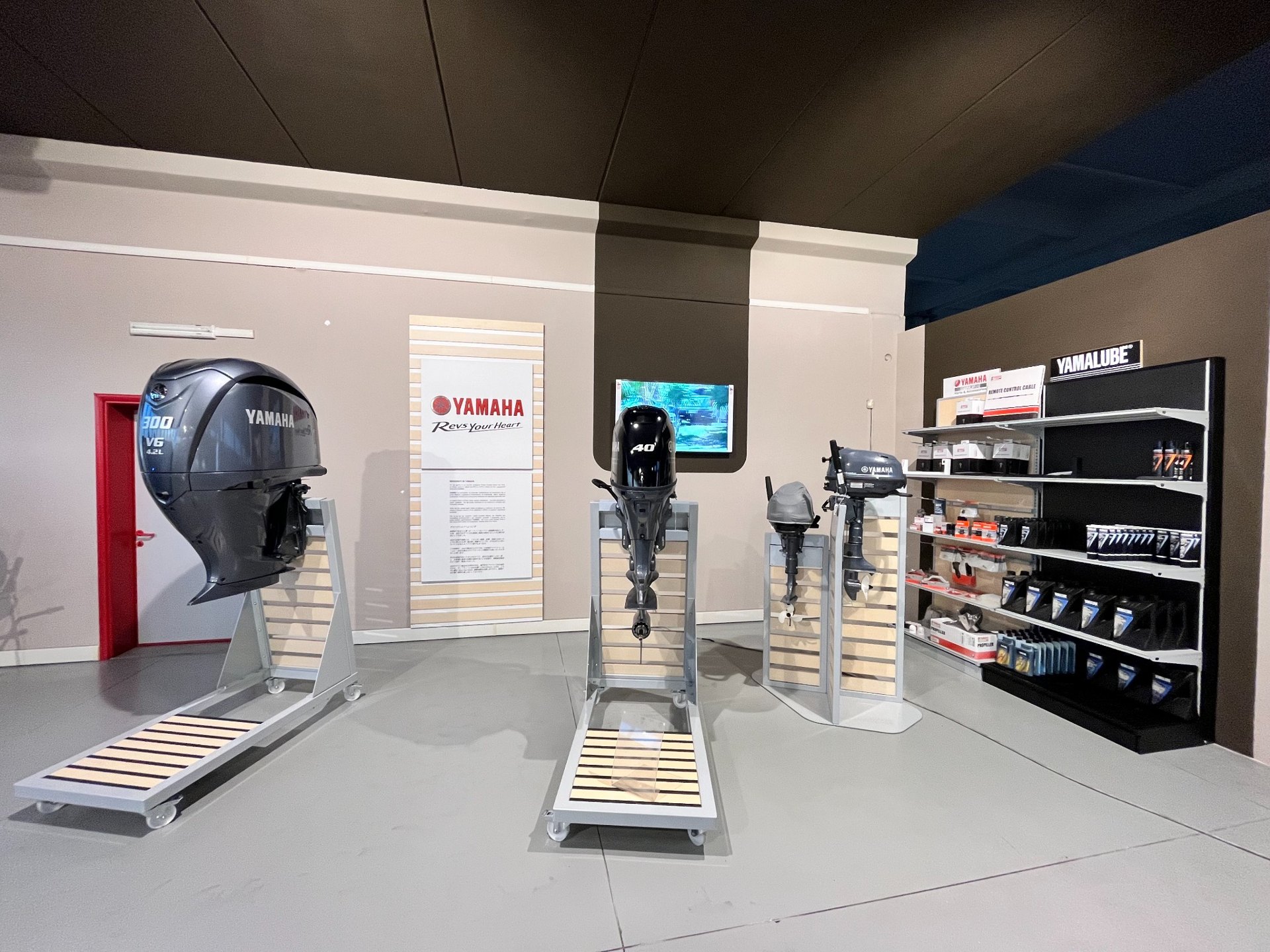 Showroom Nautica Del Pio con motori fuoribordo Yamaha e ricambi
